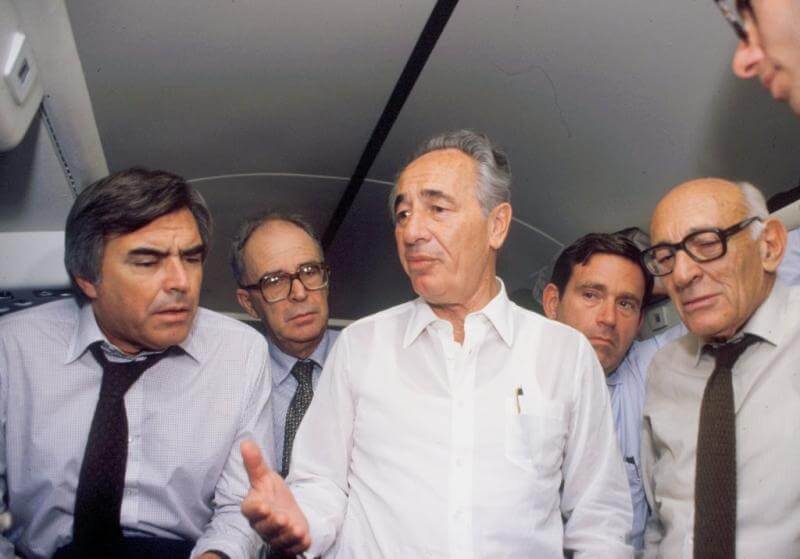 Roland Flamini aboard a flight to Washington with Shimon Peres